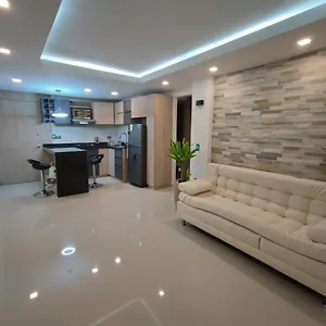 apartamento-moderno-el-laguito-junto-al-mar-705.cartagena-hotels.org/